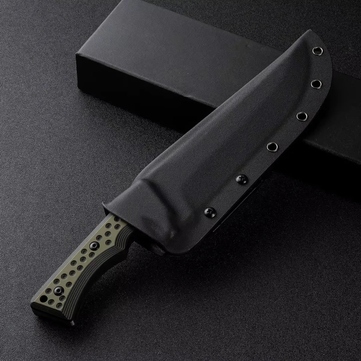 Titan Dominator knife