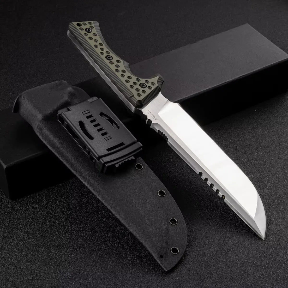 Titan Dominator knife